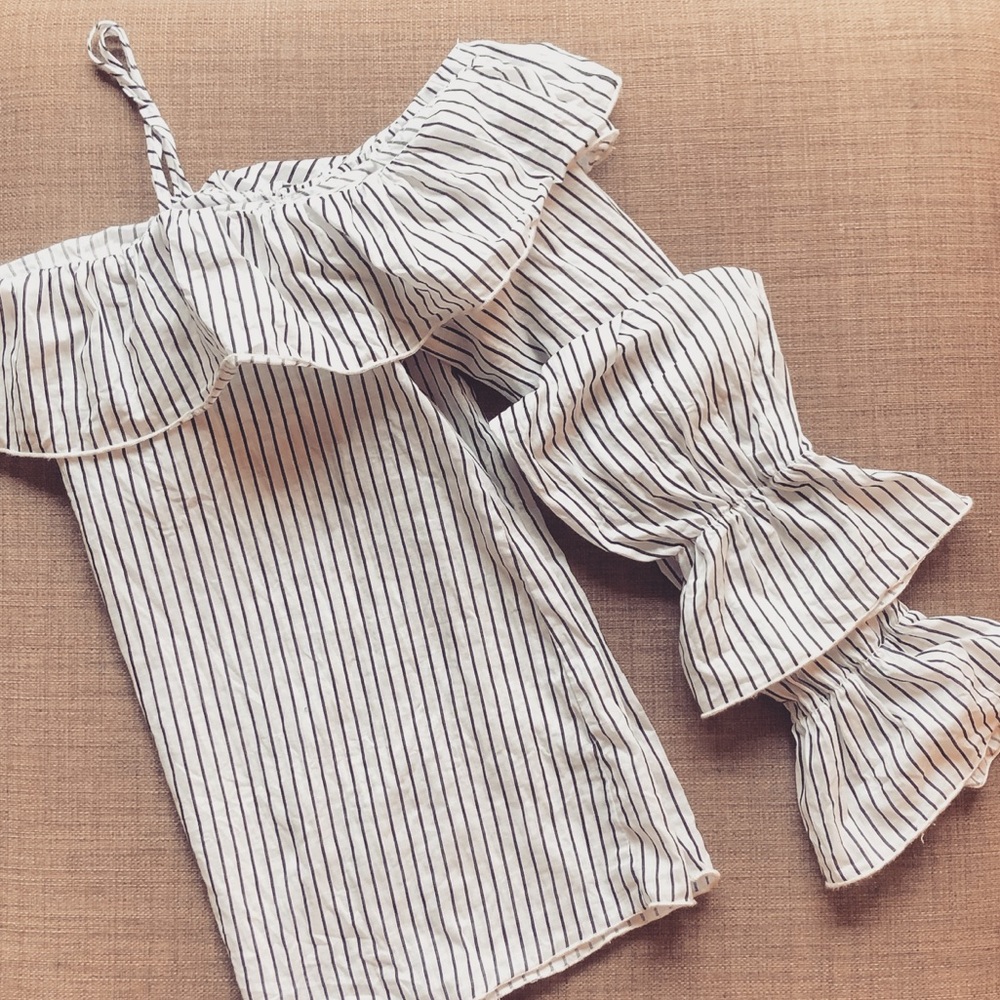 Off the shoulder top. 💙